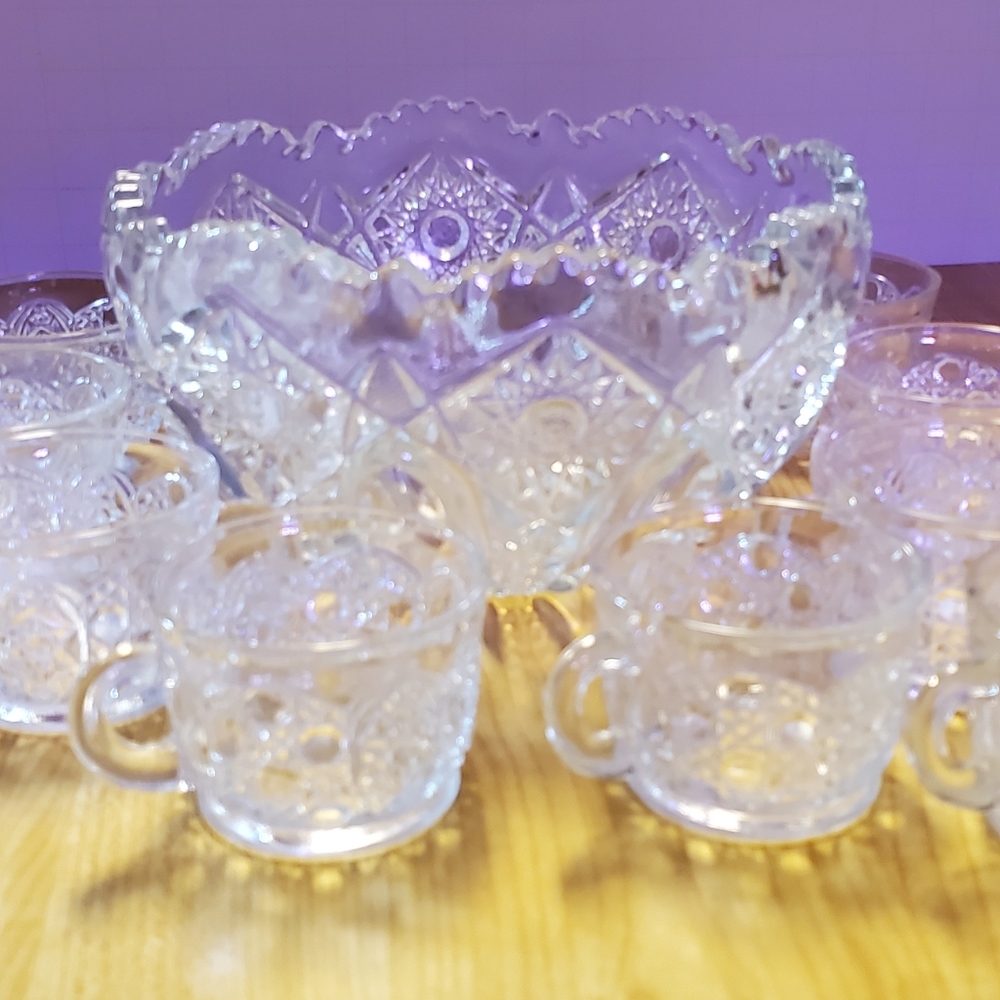 Vintage L. E. Smith Glass Daisy and Button Punch Bowl Set - Picture 2 of 11